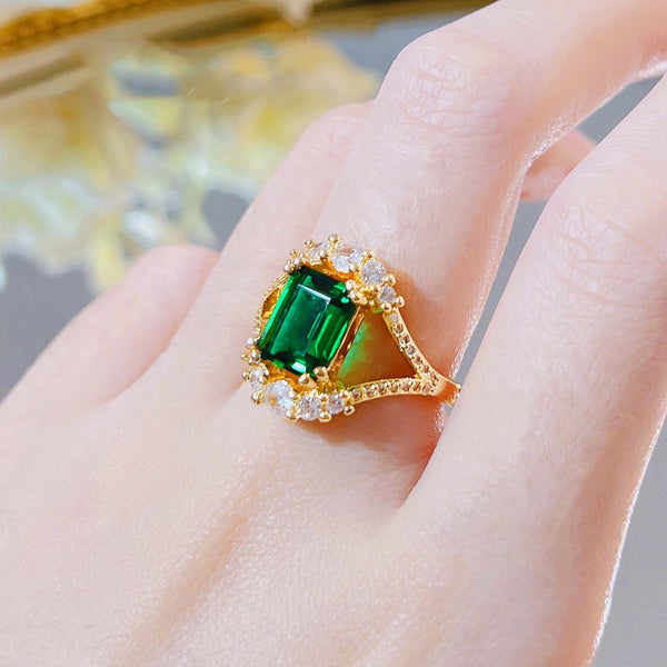 R240008 MY BEST MOM -NOBlE EMERALD RECTANGLE CUT WITH SPARKLING CRYSTAL ADJUSTABLE RING